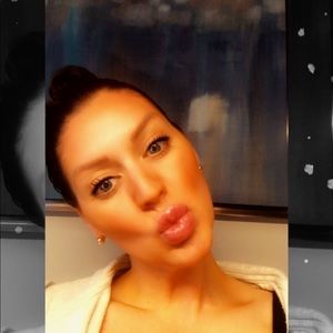 Meet your Posher, Alexandra